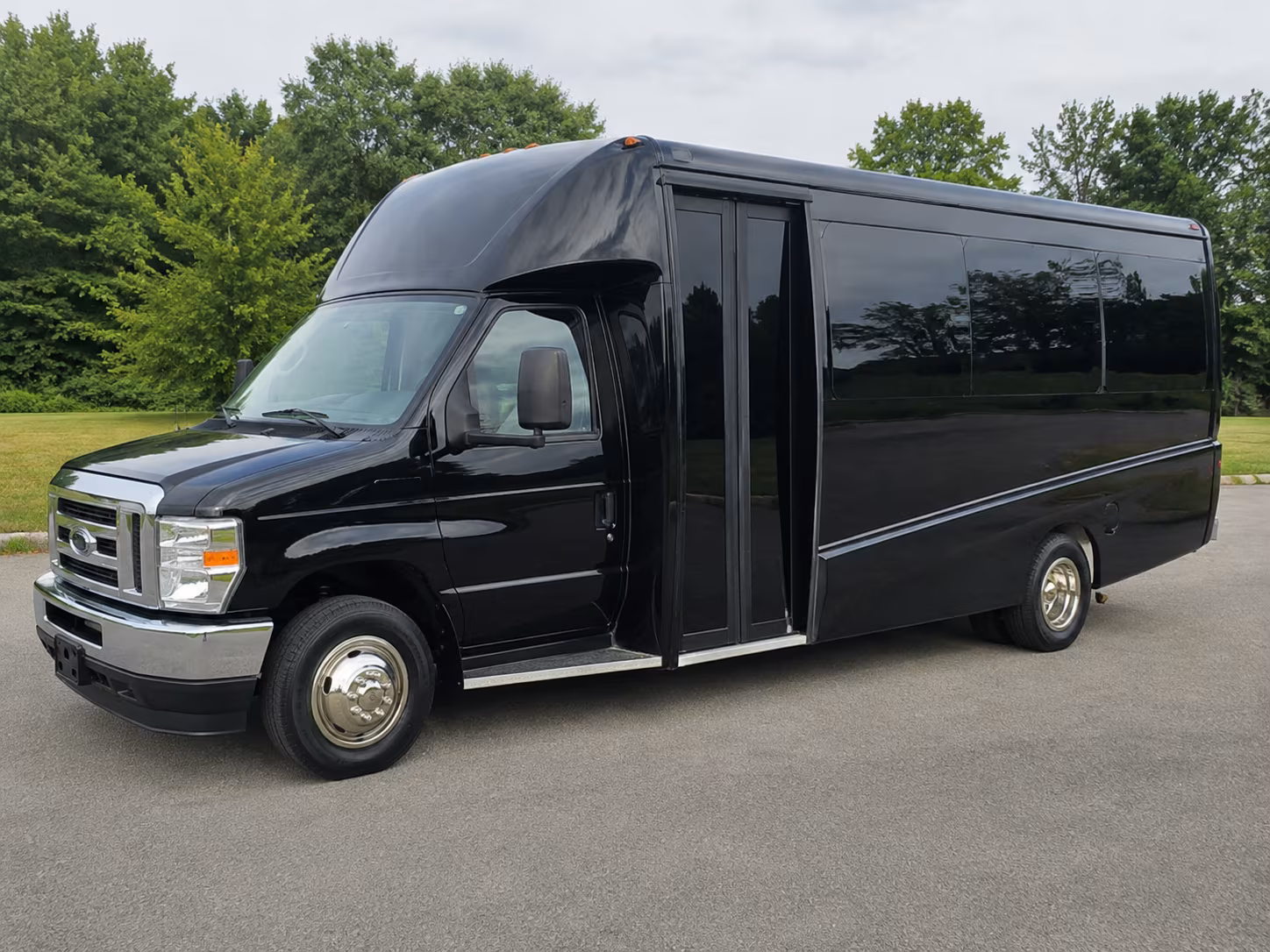 ypsilanti airport transportation onboard seating